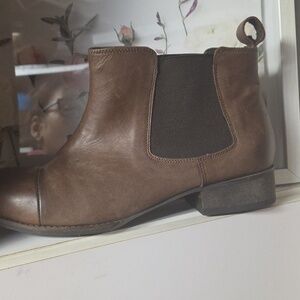 Never Worn Chelsea Boots